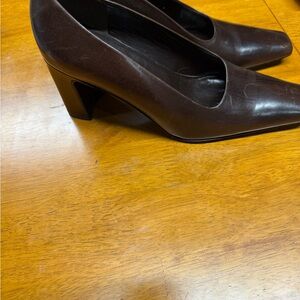 Chocolate brown pumps via spits